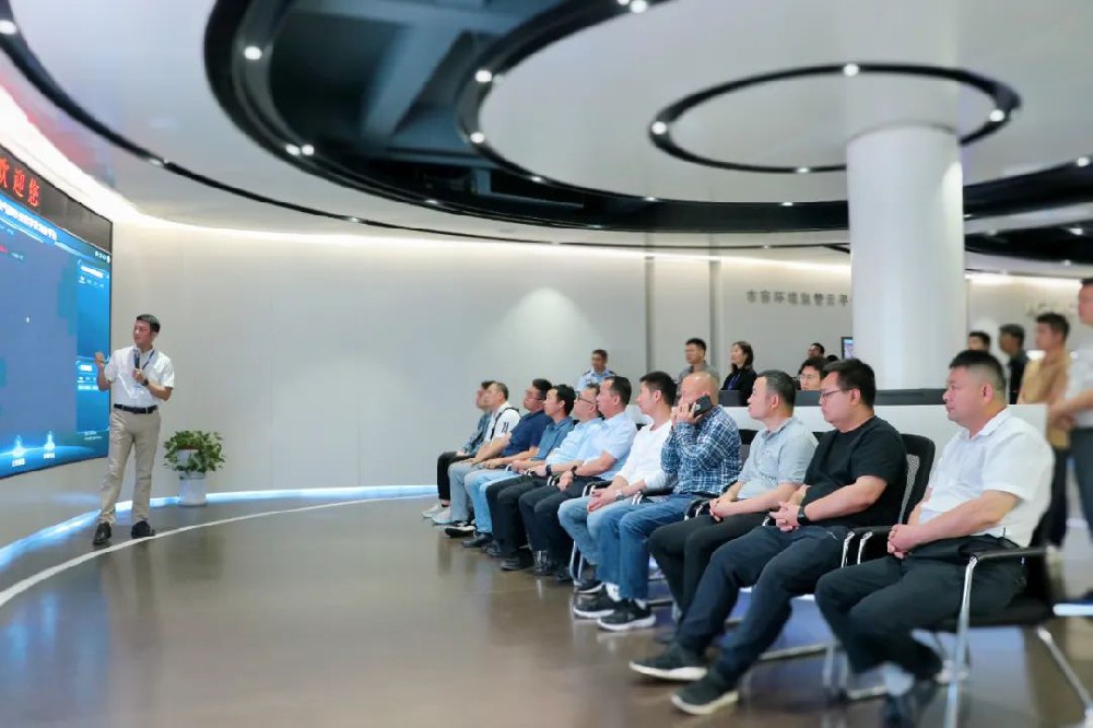 贛縣區(qū)應急管理局局長楊政霖一行蒞臨我司調研電氣焊數(shù)字監(jiān)管平臺